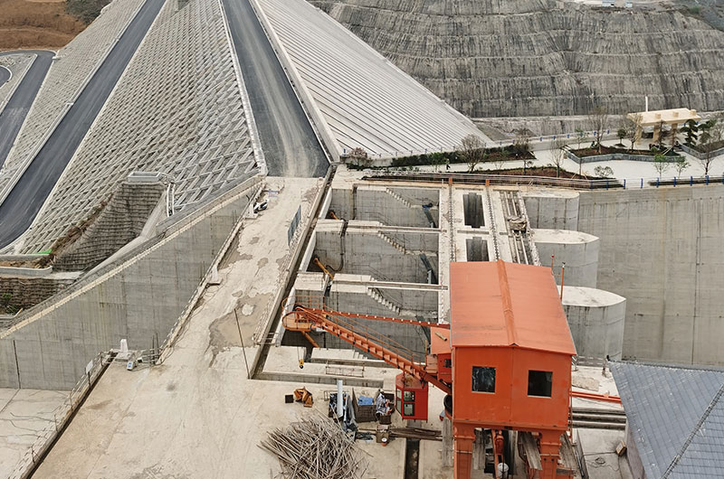 半球閥，補償器