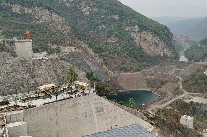 半球閥，補償器